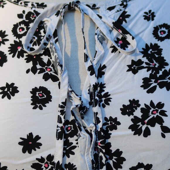 GAP White Black Floral Tie Neck Ruffle Front Rayon Top Sz SMALL - Picture 3 of 8
